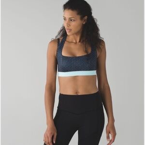 Lululemon Size 4 Turquoise Blue Splendour Racerback Sports Bra